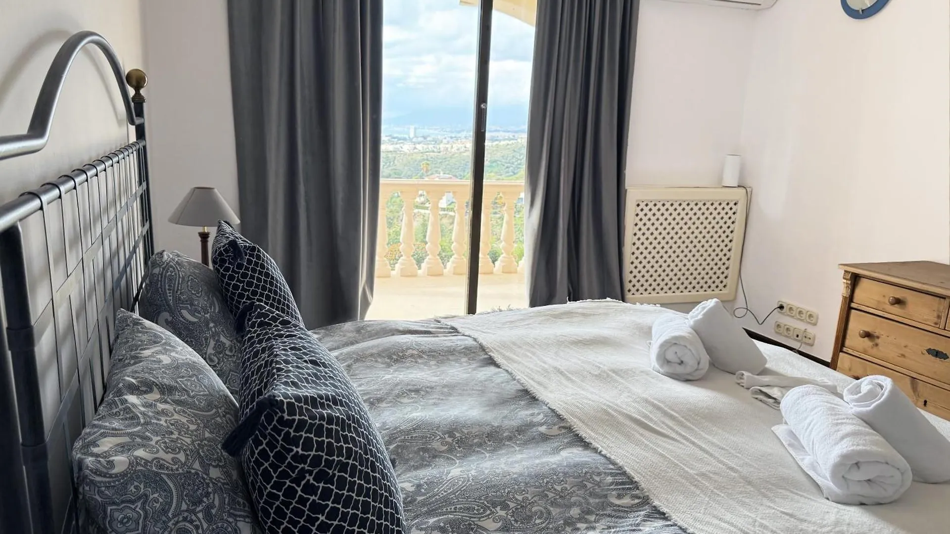 Grand Villa! With Golf & Sea View!! Marbella Vila
