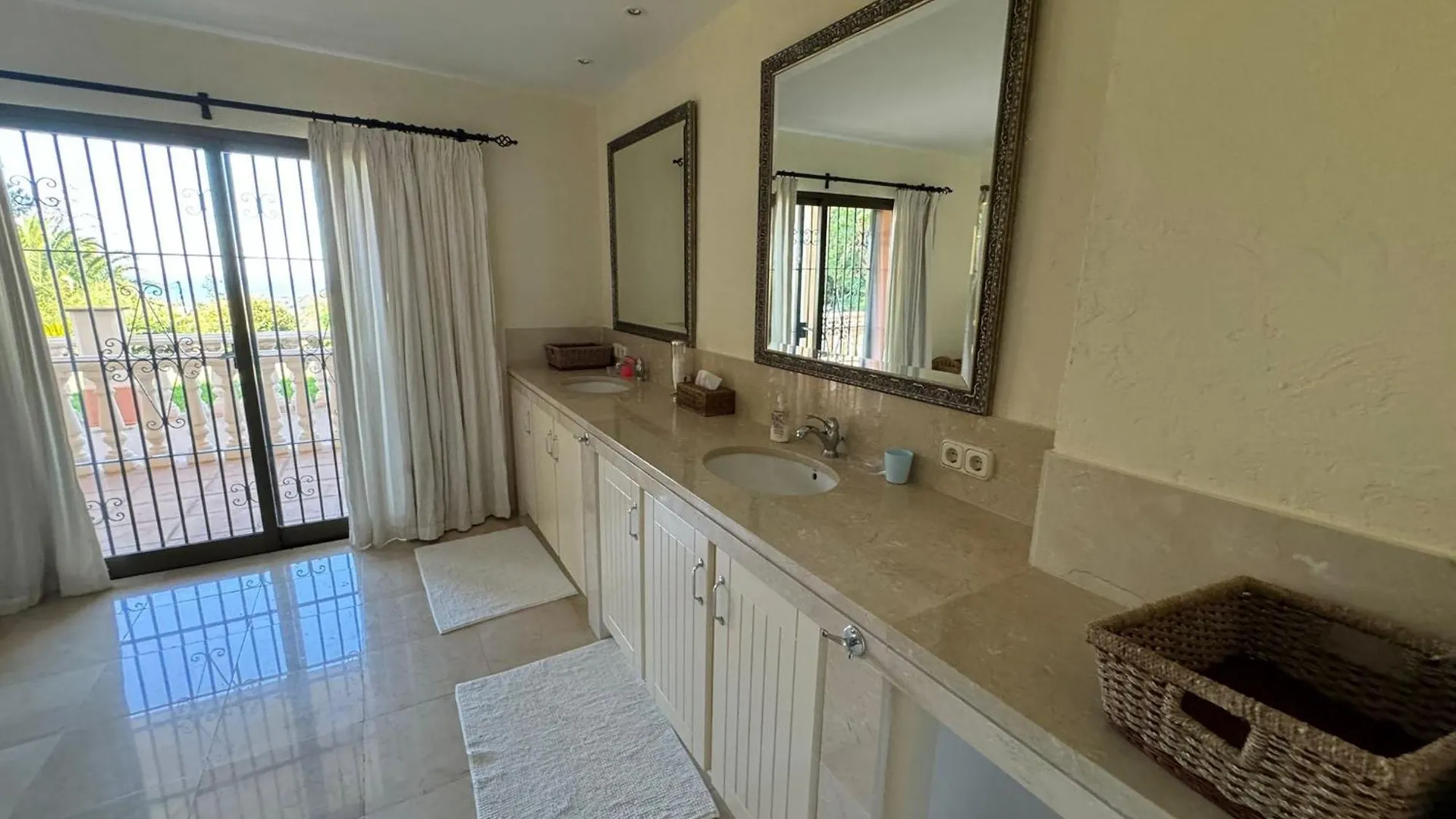 Villa Grand Villa! With Golf & Sea View!! Marbella
